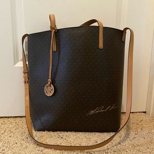 Michael Kors large/tall tote/crossbody bog